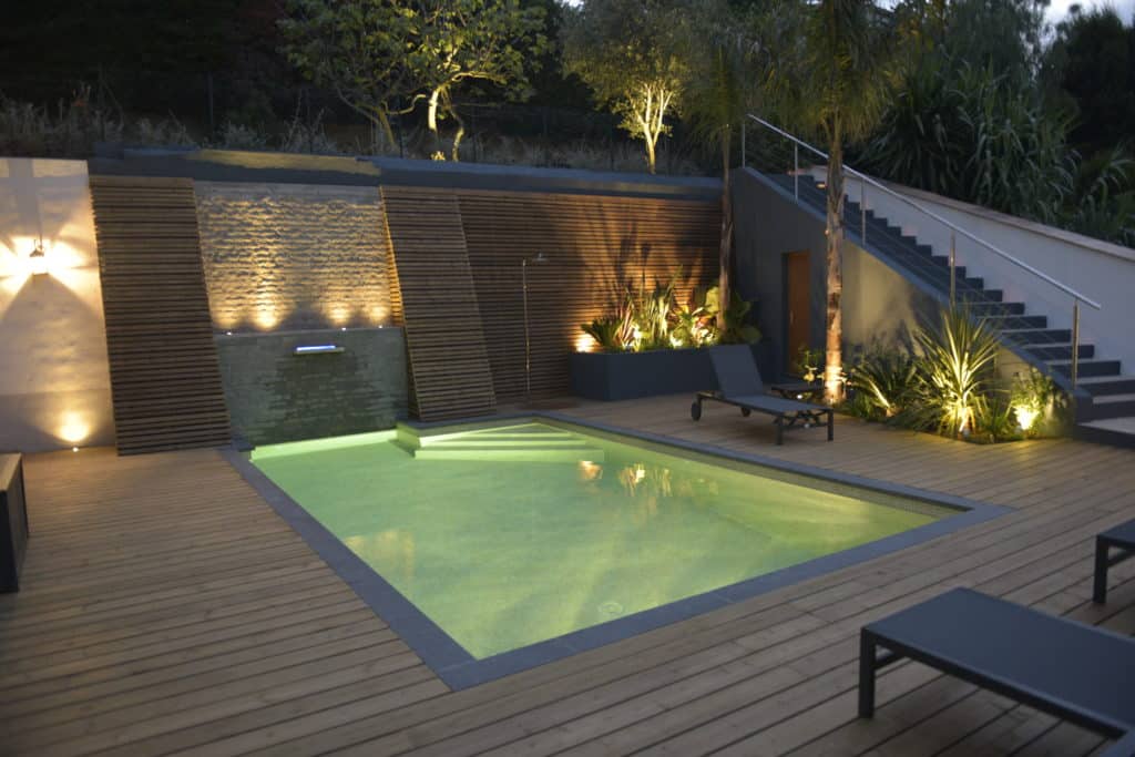 Quelles sont les meilleures solutions d’éclairage pour mettre en valeur votre jardin la nuit ?
