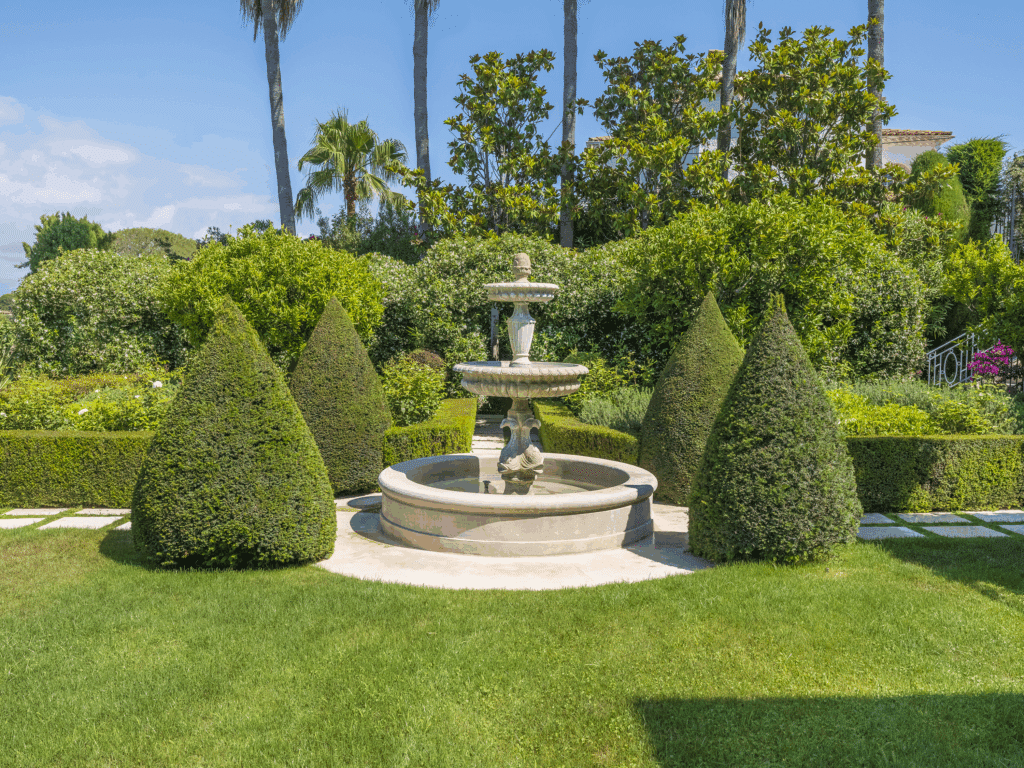 Topiary art in the garden: Sculpting plants for an exceptional landscape